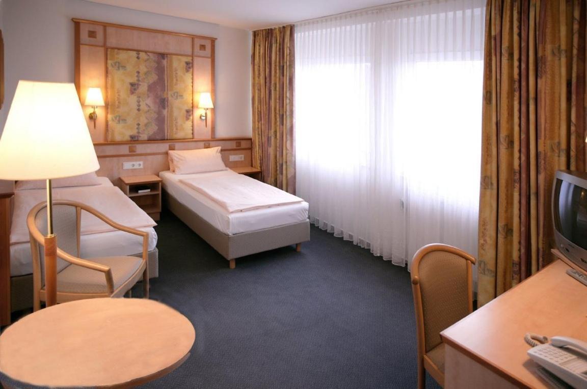 Hotel Wetterau - Self-Check-In Wolfersheim Ngoại thất bức ảnh